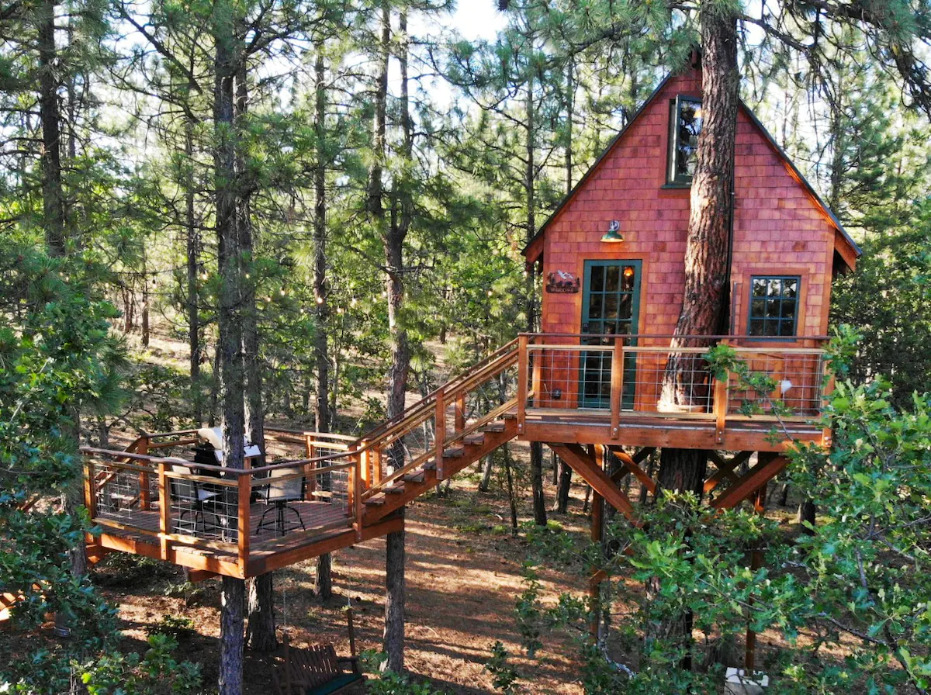 Secluded Treehouse in the Mountains